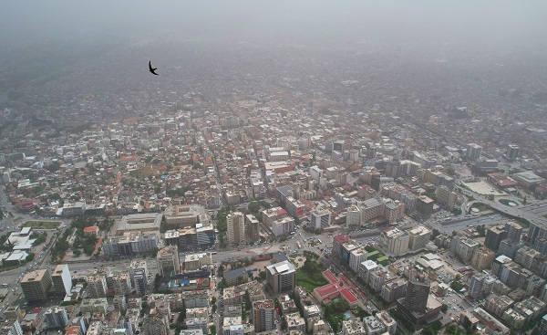 Kenti kaplayan toz bulutu dronla görüntülendi