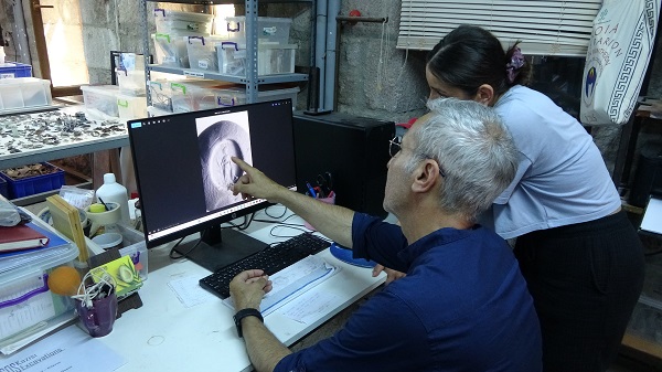 Foto - Kentin ileri gelenlerinden birine ait! 1700 yıllık yüzük ihtişamıyla şaşırttı