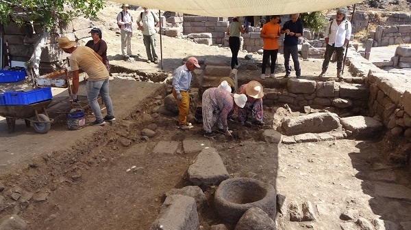 Foto - Kentin ileri gelenlerinden birine ait! 1700 yıllık yüzük ihtişamıyla şaşırttı