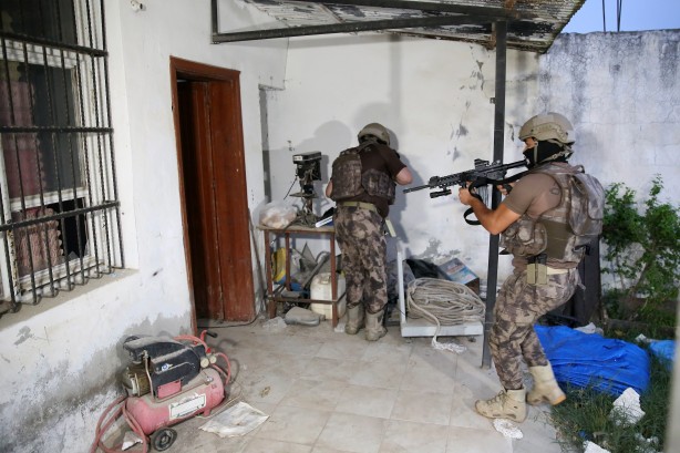 Foto - Kentte şafak vakti flaş operasyon! Terör örgütünün sözde istihbaratçıları ve savaşçıları yakalandı