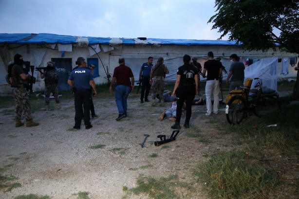 Foto - Kentte şafak vakti flaş operasyon! Terör örgütünün sözde istihbaratçıları ve savaşçıları yakalandı