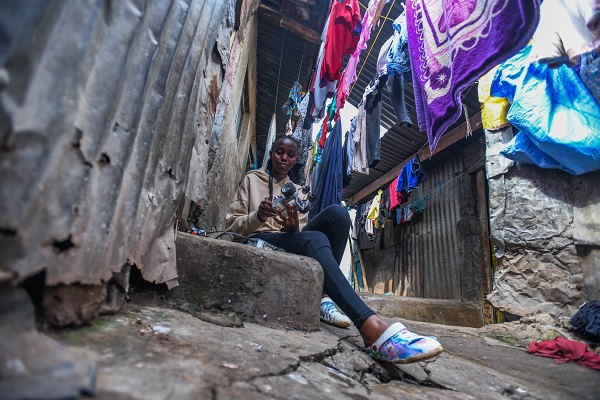 Foto - Kenyalı gençler kodlama öğreniyor