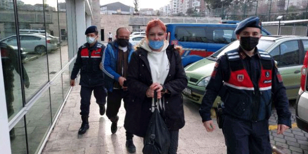 Kepazeliğe yolcu otobüsünü alet ettiler! Jandarma enseledi