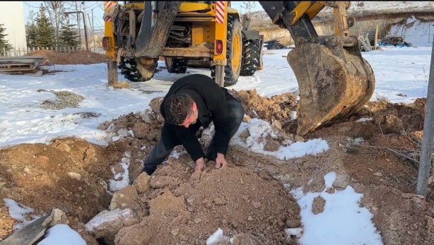 Foto - Kepçenin darbesini durdurdu, insan kalbine benzer şey bulundu! Bayburtlular "tılsımlı" diyor, mıknatıs gibi kendine çekiyor! Olacak şey değil
