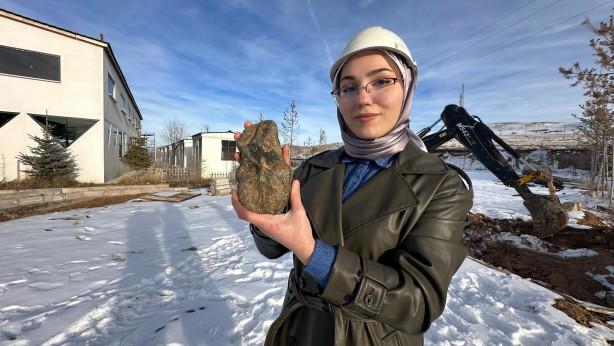 Foto - Kepçenin darbesini durdurdu, insan kalbine benzer şey bulundu! Bayburtlular "tılsımlı" diyor, mıknatıs gibi kendine çekiyor! Olacak şey değil