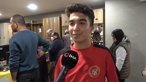 Foto - Kepenk kalktı, izdiham başladı! Battaniyeli iPhone nöbeti