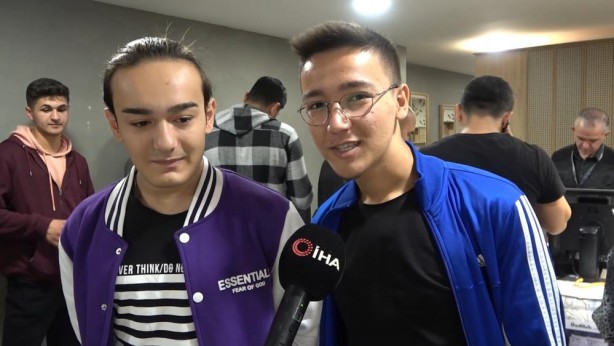 Foto - Kepenk kalktı, izdiham başladı! Battaniyeli iPhone nöbeti