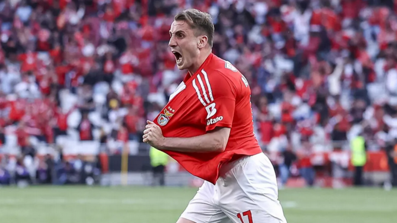 Foto - Kerem Aktürkoğlu Benfica soyunma odasına gitti ve bunu yaptı! Tüm Portekizliler şaştı kaldı bu işe...