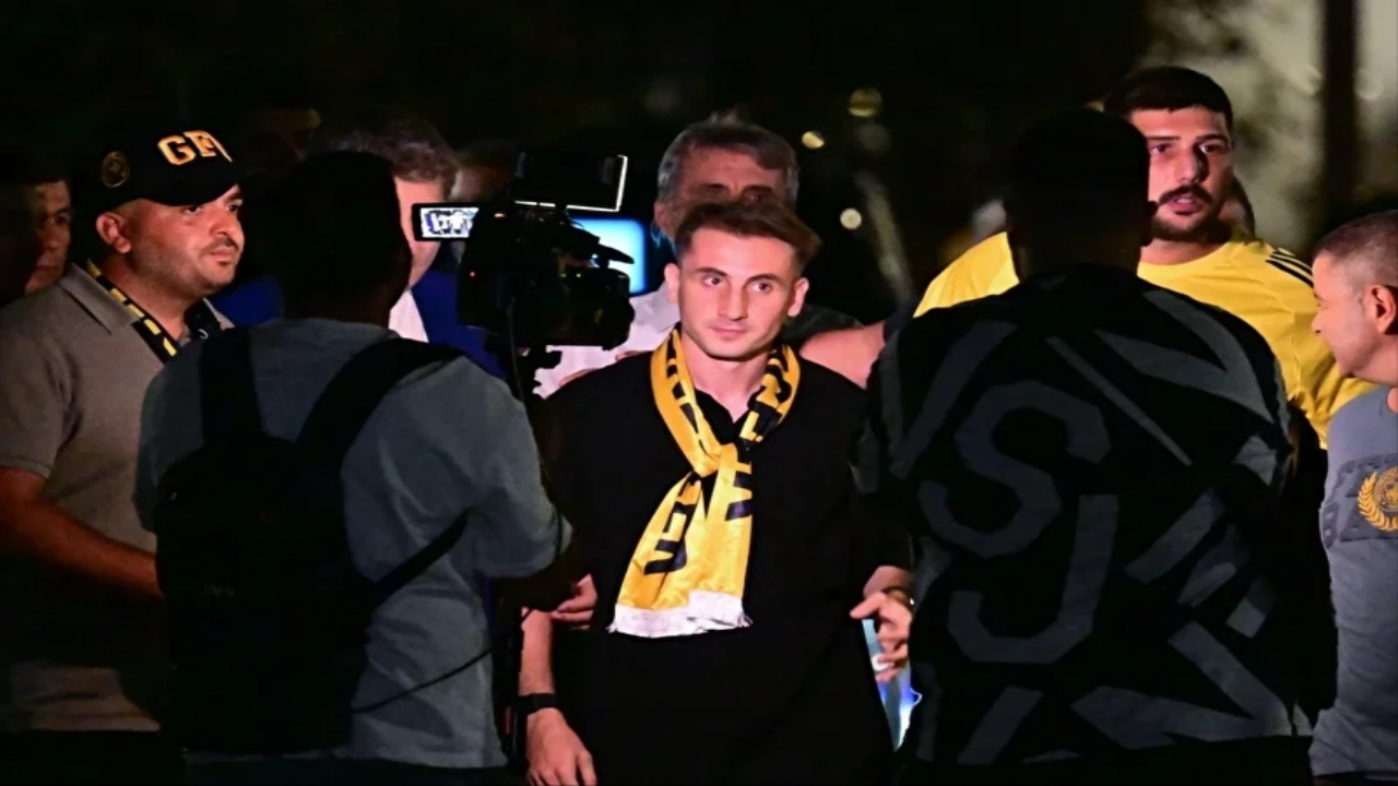 Kerem Aktürkoğlu’na olay sözler: Boşuna dayak yemedi, sen adam değilsin