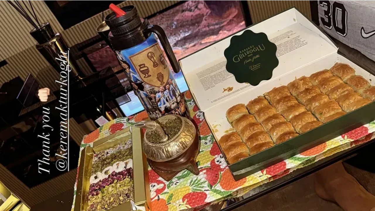 Foto - Kerem Aktürkoğlu'ndan sürpriz hediye! Baklava ve lokuma boğdu: Arjantinli isim şaştı kaldı