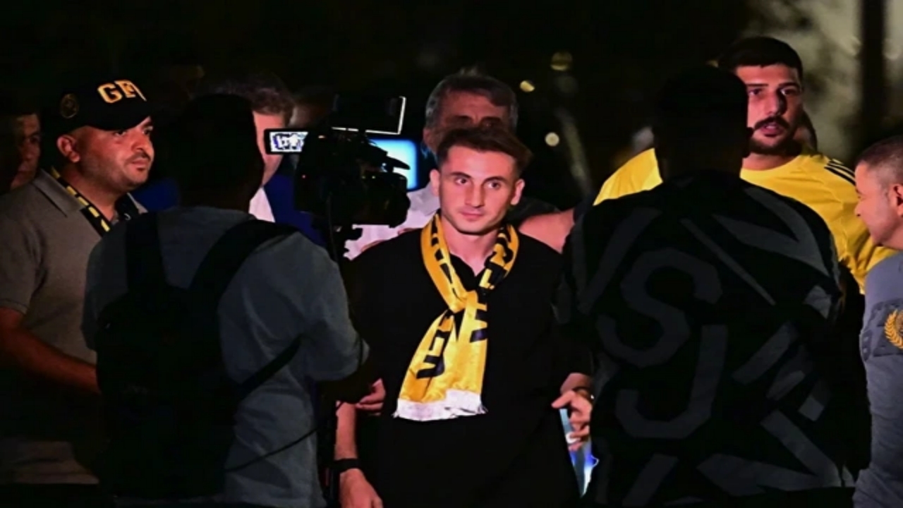 Foto - Kerem Aktürkoğlu’nu çileden çıkaran gelişme! Eşine yapılan o hareketten sonra ateş püskürdü