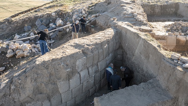 Foto - Kerpiç parçalarına çizilmiş! Antik kentte inanılması güç keşif! 