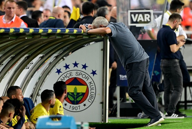 Foto - Keşke 3 tane Szymanski olsa öyle mi? Yerden yere vurdular: İlk hamle fena: Oyundan çıkarma iddiası…