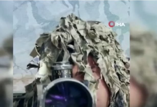Foto - Keskin nişancı Türk askeri, bin metreden hedefi tam 12'den vurdu! O görüntüler sosyal medyada viral oldu