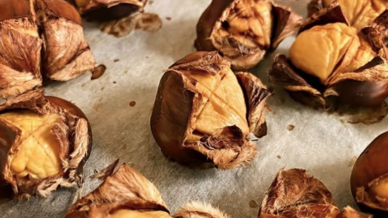 Kestaneyi fırına atmadan önce suyuna 1 kaşık atın! Meğer kestane bu yüzden daha... Püf noktası!