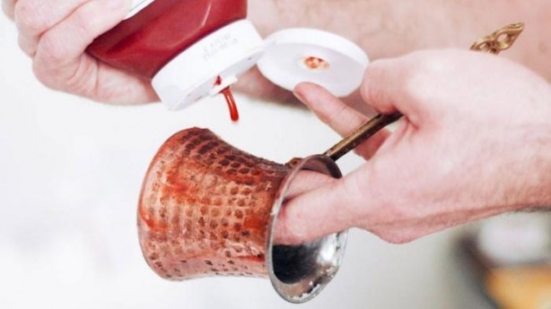 Foto - Ketçabın temizlikteki yeri sizi komaya sokacak! Her şeye sürün