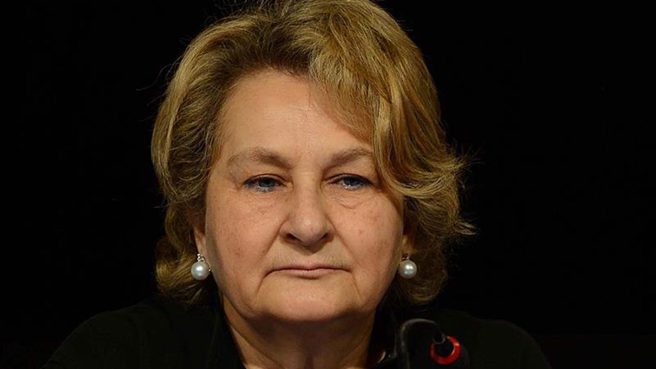 Foto - İç çamaşırlarıyla dolaşan gençler Kezban Hatemi'yi çileden çıkardı