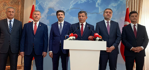 Foto - Kibirde İmamoğlu’nu aratmıyor! Davutoğlu: "Ben başarılıyım, parti başarısız"