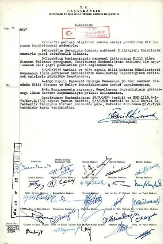 Foto - Kıbrıs Barış Harekatı'nın 50. yılı! Devleti alarma geçiren belgeler Devlet Arşivleri'nde saklanıyor