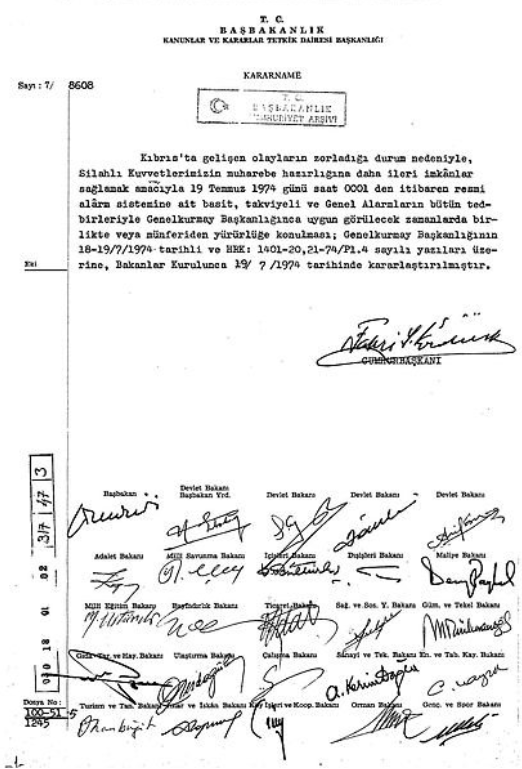 Foto - Kıbrıs Barış Harekatı'nın 50. yılı! Devleti alarma geçiren belgeler Devlet Arşivleri'nde saklanıyor