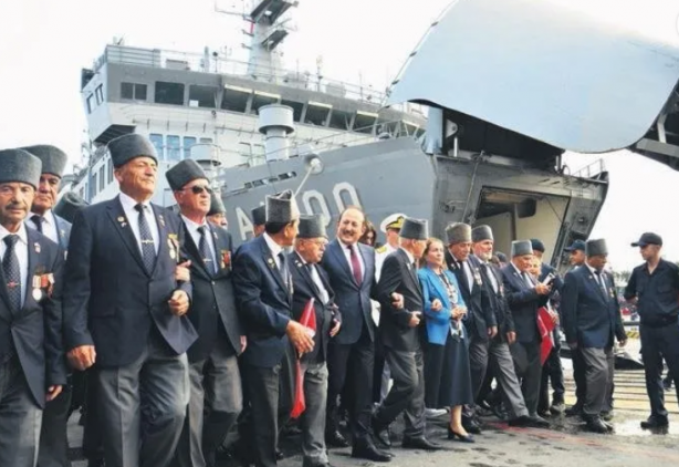 Foto - Kıbrıs’a yeniden barış harekatı! Başkomutan Kıbrıs’a gidiyor… 50. Yılda 50 gemi ile gövde gösterisi