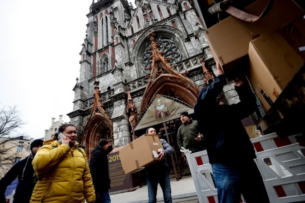 Foto - Kiev'de halk, insani yardım topluyor