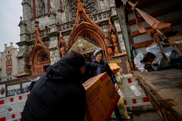 Foto - Kiev'de halk, insani yardım topluyor