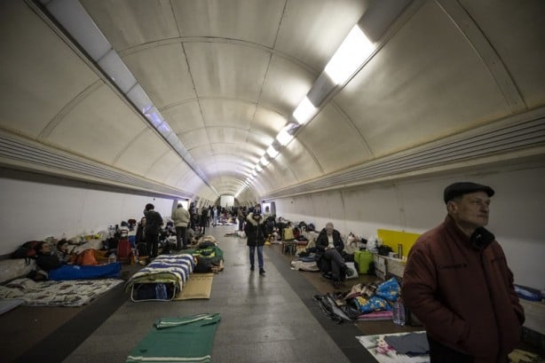 Foto - Kiev'de insanlık dramı yaşanıyor! Sivillerin içler acısı hali dünya basınına yansıdı