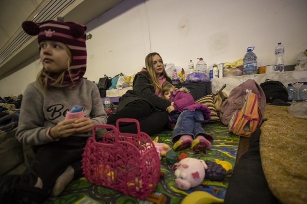 Foto - Kiev'de insanlık dramı yaşanıyor! Sivillerin içler acısı hali dünya basınına yansıdı