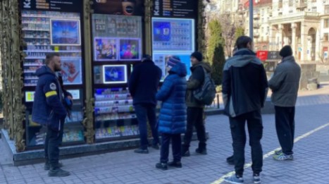 Foto - Kiev'de sokağa çıkma yasağı bitti! Halk marketlere akın etti