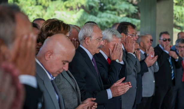Foto - Kılıçdaroğlu, astıranın oğluna gitmedi, asılan Menderes'in mezarına gitti!