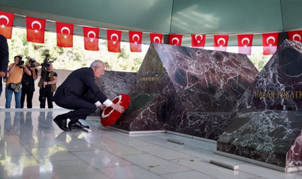Foto - Kılıçdaroğlu, astıranın oğluna gitmedi, asılan Menderes'in mezarına gitti!