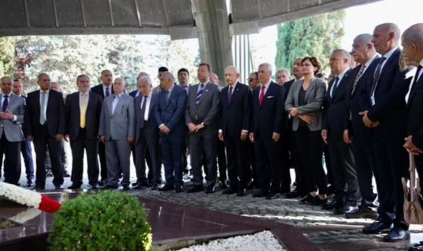 Foto - Kılıçdaroğlu, astıranın oğluna gitmedi, asılan Menderes'in mezarına gitti!