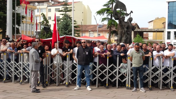 Foto - Kılıçdaroğlu'na şok! Gönderdiği çelengi parçaladılar