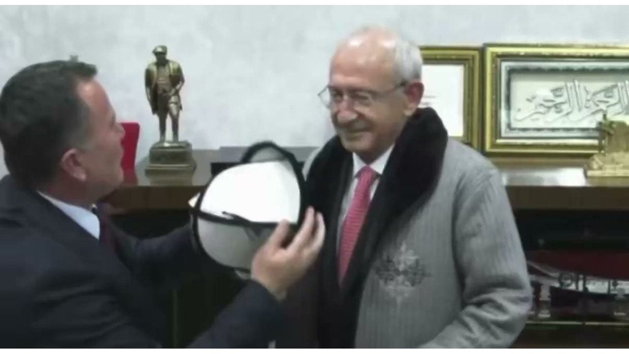 Foto - Kılıçdaroğlu’ndan Cumhurbaşkanı’na esprili gönderme: "Bunu paylaşmayın yalnız, Erdoğan duyarsa ‘Krallığını mı ilan ettin?’ der"