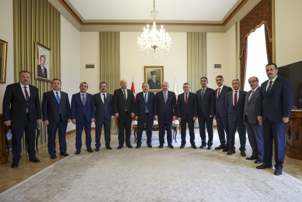 Foto - Kılıçdaroğlu'nu yıkacak kareler! YSK Başkanı Cumhurbaşkanı Erdoğan'ın mazbatasını teslim etti