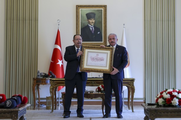 Foto - Kılıçdaroğlu'nu yıkacak kareler! YSK Başkanı Cumhurbaşkanı Erdoğan'ın mazbatasını teslim etti