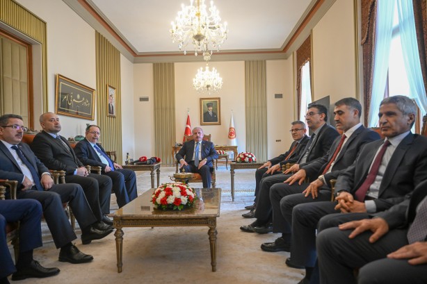 Kılıçdaroğlu'nu yıkacak kareler! YSK Başkanı Cumhurbaşkanı Erdoğan'ın mazbatasını teslim etti