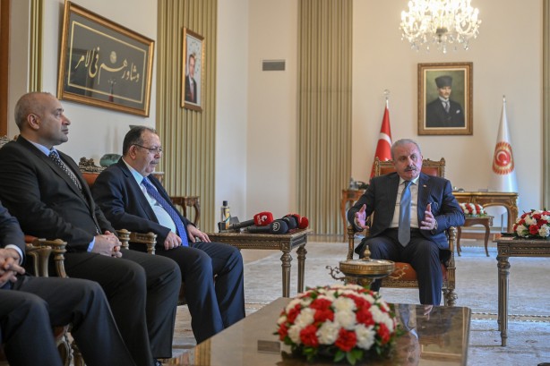 Foto - Kılıçdaroğlu'nu yıkacak kareler! YSK Başkanı Cumhurbaşkanı Erdoğan'ın mazbatasını teslim etti