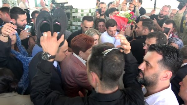 Foto - Kılıçdaroğlu'nun ardından şimdi de Akşener ve İmamoğlu! Türbeye ayakkabıyla girdiler