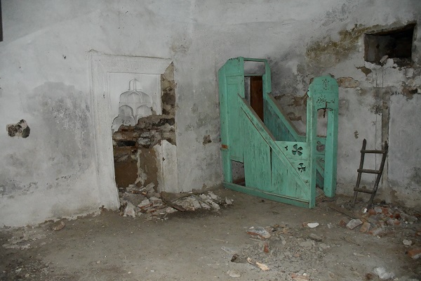 Foto - Kiliseden camiye dönüştürülmüştü! Tarihi yapıyı defineciler bu hale getirdi