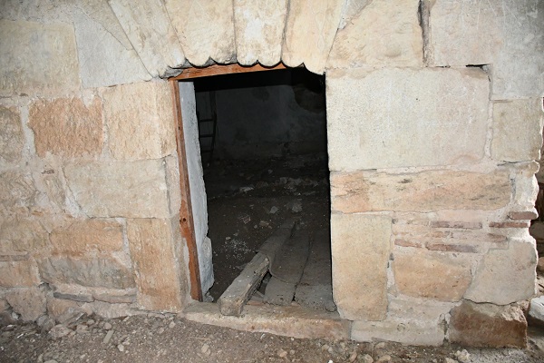 Foto - Kiliseden camiye dönüştürülmüştü! Tarihi yapıyı defineciler bu hale getirdi