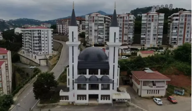 Foto - "Kiliseye benzediği için" inşası duran camiden güzel haber