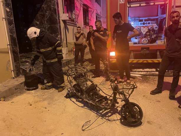 Foto - Kilis'te bina girişinde çıkan yangın söndürüldü