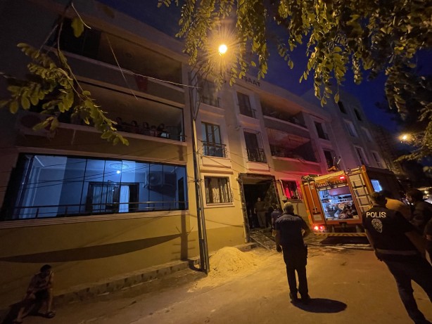 Kilis'te bina girişinde çıkan yangın söndürüldü