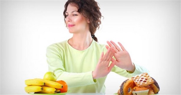 Foto - Kilo vermek için gözlerinizi bağlayarak yemek yiyin