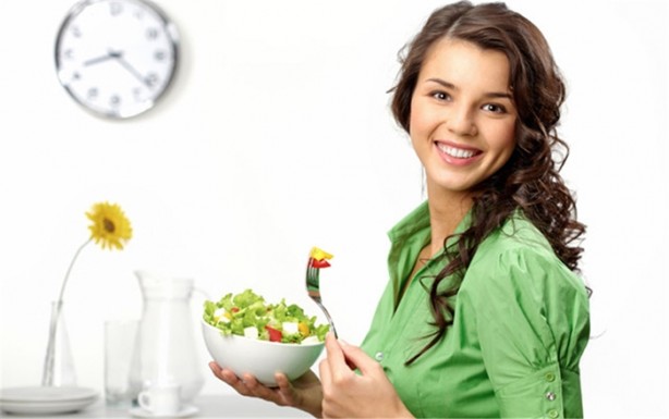 Kilo vermek için gözlerinizi bağlayarak yemek yiyin