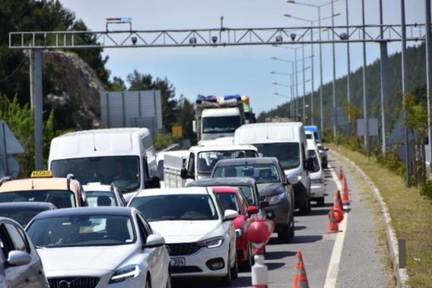 Foto - Kilometrelerce kuyruk oluştu! Belediye başkanı çağrı yaptı