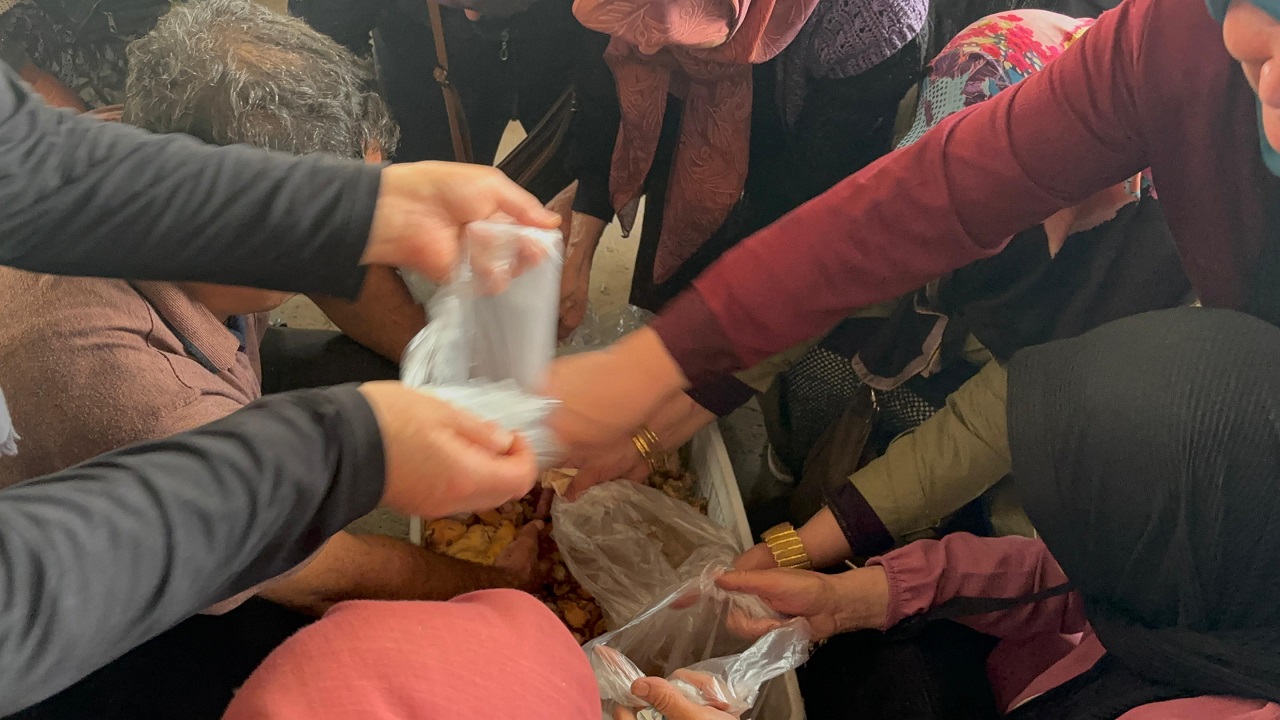 Foto - Kilosu 100 TL’ye düştü olanlar oldu! Bu izdihamın sebebini tahmin edemezsiniz