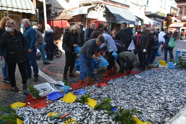 Foto - Kilosu 40 liradan 5 liraya düşünce kasa kasa aldılar